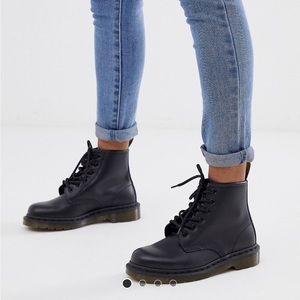 Dr. Martens 101 6 Eye Boots